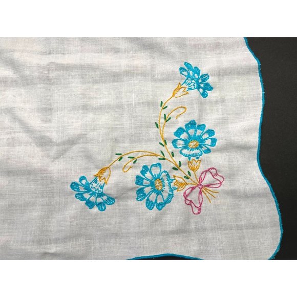 Linen Blue Flower Bouquet Placemat Vtg Hand Embroidered Flowers Mini Tablecloth - Picture 3 of 9